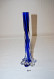 C271 Ancien Vase Soliflore En Verre - Bleu - Tulipier - Vazen