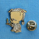 1 PIN'S /  ** LOONEY TUNES " PORKY " AVEC SA BOUGIE / WARNER BROS ** . (Démons & Merveilles ™ Warner Bros INC) - Cine