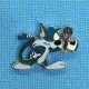 1 PIN'S /  ** LOONEY TUNES / CHAT FURRBALL ** . (Démons & Merveilles ™ & © 1991 Warner Bros INC).  - Films