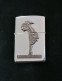 BRIQUET ANCIEN ESSENCE ZIPPO 1993 ( A IX) VARGA GIRL 1935 Femme En Relief Allumant Sa Cigarette Face Au Vent - Zippo