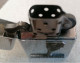 BRIQUET ANCIEN ESSENCE ZIPPO 1993 ( A IX) VARGA GIRL 1935 Femme En Relief Allumant Sa Cigarette Face Au Vent - Zippo