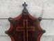 Delcampe - Ancien Bénitier Socle Crucifix Marqueterie Bois De Loupe - Religieuze Kunst