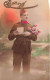 FANTAISIES - Un Militaire Tenant Un Bouquet De Fleurs Et Une Lettre - Colorisé - Carte Postale Ancienne - Mannen