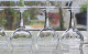 Delcampe - -7 VERRES BALLONS à PIEDS En VERRE Avec Fine FRISE Gravée  Déco TABLE 1950/60     E - Glas & Kristal
