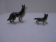 2 Anciennes Figurines Chien En Ceramique - Honden