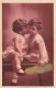 FETES - VOEUX - Anniversaire - Gelukkice Verjaarag - Deux Enfants Faisnt La Bise - Carte Postale Ancienne - Birthday