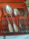 Métal Blanc écrin Ménagère 34 Pièces 12 Fourchettes 10 Cuillères 12 Cuillères à Café Métal Argenté Style Chinon - Silverware