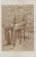 FANTAISIE - Homme - Homme En Costume Assis Sur Une Chaise - Moustache - Canne - Carte Postale Ancienne - Männer