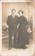 COUPLE - Un Couple Habillé En Noir - Carte Postale Ancienne - Couples