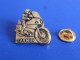 Pin's Police Ou Gendarmerie Motard Saumur - Moto - Pin's En Relief (KB7) - Police