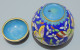 Delcampe - -JOLIE PETITE BOITE EMAUX CLOISONNES Décor PAPILLONS ASIE CHINE JAPON VITRINE     E - Asian Art