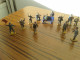 Lot De Personnages Et Banc Pour Circuit De Train Ou Diorama De Voitures 1/43 - Figurines