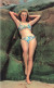 PIN-UPS - Femmes - Femme Seule Sur La Plage En Bikini - Carte Postale - Pin-Ups