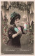 FANTAISIE - Femme - Bonne Année - Femme Avec Des Cadeaux - Chapeau - Carte Postale Ancienne - Women