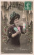 FANTAISIE - Femme - Bonne Année - Femme Pavec Des Cadeaux - Chapeau - Carte Postale Ancienne - Frauen