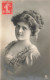 FANTAISIES - Une Femme Avec Une Serre-tête En Perle - Carte Postale Ancienne - Frauen