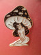 Pins émail Sexy érotique Femme Nue Au Chapeau De Champignon - - Pin-Ups