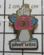 1318A Pin's Pins : BEAU ET RARE / PHOTOGRAPHIE / SINGE PHOTOGRAPHE PHOT'ISERE CLUB OU MAGASIN ? - Photographie