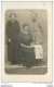 CARTE PHOTO LIEU NON IDENTIFIEE 4 PERSONNES DONT HOMME AVEC MEDAILLE - To Identify