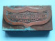 Stempel RECLAME " Brouwerij G. MOMMAERTS Wilsele BIERE BELGE " ( Zie SCANS ) +/- 4,5 X 9,5 Cm. ( Metaal Op Hout ) ! - Alcolici