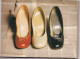 Delcampe - Postcardbook SHOES - 1998 - 28 IMAGES That Skip, Stride, And Strut Through SHOE HISTORY - Mode