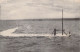 Bateau De Guerre - SOUS MARIN - Submersible En Plongée Lançant Une Torpille - Sous-marins