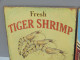 Delcampe - - 2 PLAQUES METAL DECORATIVES XXe HAMBURGERS & FRESH TIGER SHRIMP Déco Murs    E - Poster & Plakate