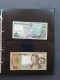 Delcampe - Kleine Verzameling Bankbiljetten Wereld Met O.a. Ceylon 100, 50 En 20 (2) Rupees 1979 In UNC In Album - Collezioni E Lotti