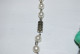 C56 Magnifique Collier De Perles Blanches Et Pierre Verte - Necklaces/Chains