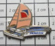 1012B Pin's Pins / Beau Et Rare / SPORTS / VOILE TRIMARAN PRIMAGAZ Par STARPIN'S - Sailing, Yachting