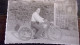 BELLE PHOTO ORIGINALE  ** MOTOCYCLISTE ** MOTO A IDENTIFIER ** 1945 11.5 / 7.5 CM - Wielrennen