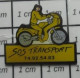 121  Pin's Pins / Beau Et Rare / MOTOS / MOTO JAUNE SOS TRanSPORT - Motorfietsen