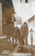 WIESEN BEI DAVOS ► Bauer Tränkt Sein Pferd Am Dorfbrunnen, Fotokarte Ca.1940 (J.Trauffer Holzschnitzerei Davos)  ►RAR◄ - Wiesen