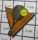 713i  Pin's Pins / Beau Et Rare / SPORTS / TENNIS CLUB TC BOIS-GRENIER RAQUETTE BALLE JAUNE - Tennis