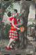 COUPLES - Une Femme Tenant Un Bouquet De Fleur - Un Homme - Un Couple S'embrassant - Carte Postale Ancienne - Coppie