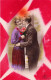 COUPLES - Une Femme Tenant Un Bouquet De Fleur - Un Homme - Un Couple S'embrassant - Carte Postale Ancienne - Couples
