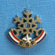 1 BROCHE /  ** E.S.F. / ÉCOLE DE SKI FRANÇAIS UN FLOCON ET 1 ÉTOILE ** . (Jupiter). - Wintersport