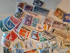 JOLI LOT DE TIMBRES NEUFS ET OBLITERES.NON DENTELES ET AUTRES. A VOIR - Collections