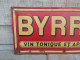 Delcampe - Ancienne Plaque Tôle Publicitaire Byrrh Vin Tonique Et Apéritif - Liquor & Beer