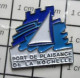 718A  Pin's Pins / Beau Et Rare / BATEAUX / VOILE VOILIER PORT DE PLAISANCE DE LA ROCHELLE - Boats