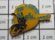 715B  Pin's Pins / Beau Et Rare / SPORTS / USC LUTTE BIEN PLUS QU'UN SPORT - Ringen