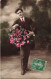 FANTAISIES - Un Homme Tenant Un Panier De Fleurs - Colorisé - Carte Postale Ancienne - Men