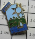 718A Pin's Pins / Beau Et Rare / BATeAUX / PRIVE NON MERCI (??? Quoi ?) BATEAU VOILIER SOLEIl - Schiffahrt