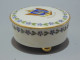 Delcampe - - PETITE BOITE PORCELAINE A PILULES SOUVENIR BERCK PLAGE Fleurs Bleues LIMOGES  E - Scatole/Bauli