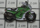 718C Pin's Pins / Beau Et Rare / MOTOS / MOTO SPORTIVE VERTE ET BLANCHE KAWASAKI ? - Motorfietsen