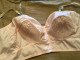 Delcampe - Ancien Soutien-gorge, En Nylon Rose, Orangé En Très Bon état Madine France - Biancheria Intima