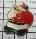 615D Pin's Pins / Beau Et Rare / NOEL / PERE NOEL QUI NE CONNAIT PAS "COMME J'AIME" - Navidad