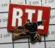 718C Pin's Pins / Beau Et Rare / MEDIAS / RADIO RTL POUR LES JEUN'S DES 90'S Par DECAT - Médias