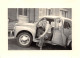 P-24-DELLO-042 :  PHOTO D'AMATEUR. AUTOMOBILE. 4 CV RENAULT ? - PKW