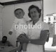 Delcampe - 20 NEGATIVES SET 1960s WOMAN FEMME BOY GIRL BABY PORTUGAL AMATEUR 60mm NEGATIVE NOT PHOTO FOTO - Non Classificati